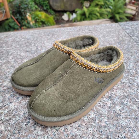 UGG slippers - Picture 3 of 11